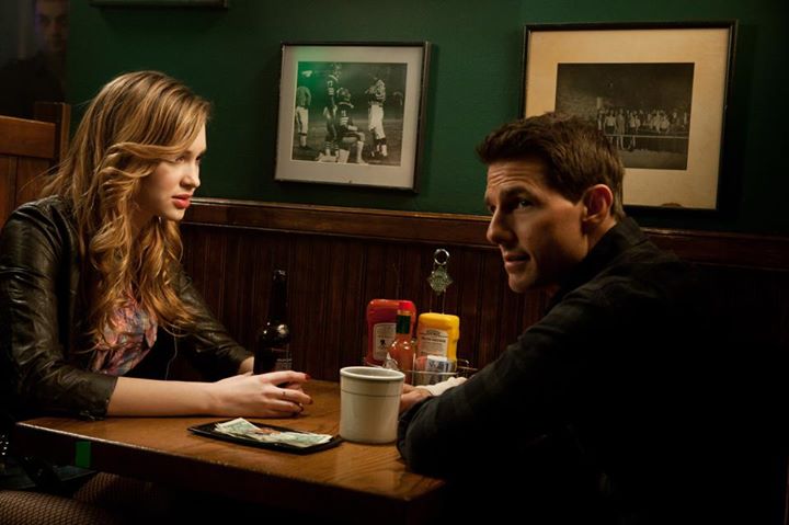 jack reacher movie still girl lunch bar scene 