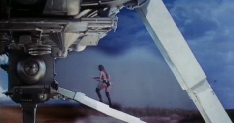 starcrash_stella_boards_the_ship