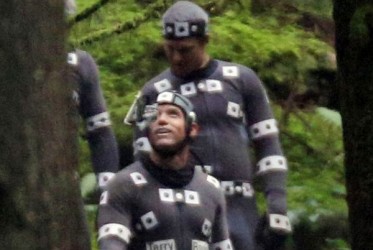 The new uniform of the professional actor: more embarrassing than that of the bike athlete, but with fewer logos.