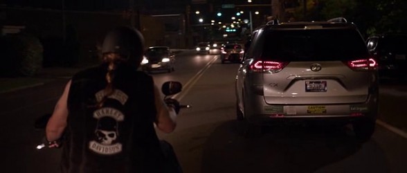 moms_night_out_minivan_chase